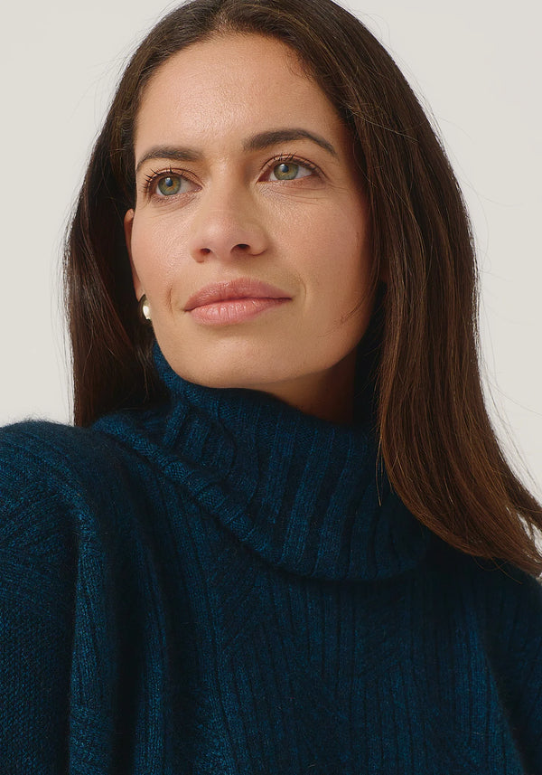 Essential Snood in Peacock | Merinomink