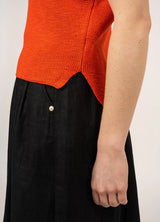 Sotta Short Sleeve Linen Jumper in Tomato | Saint James at Sarah Thomson | Hem and vent details