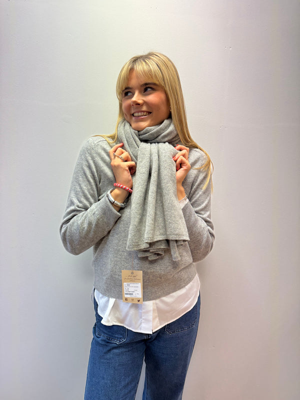 The Big Grey Cashmere Scarf | Sartoria Saracena