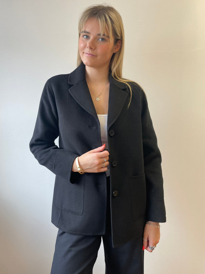Palos Black Coat | EMME