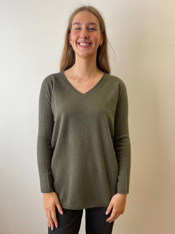 Végétal Relaxed V-Neck Cashmere Jumper | Esthēme Cachemire