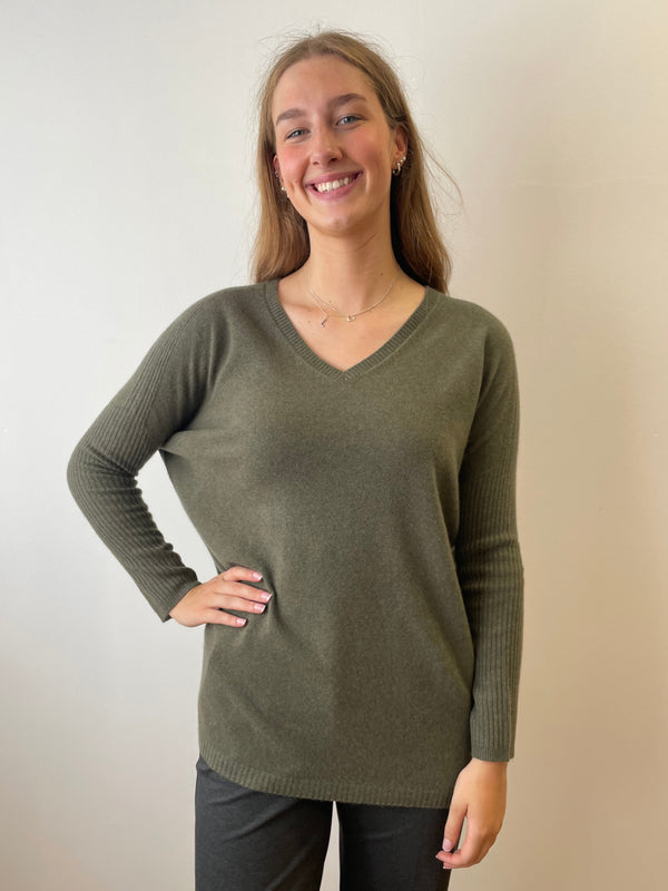 Végétal Relaxed V-Neck Cashmere Jumper | Esthēme Cachemire