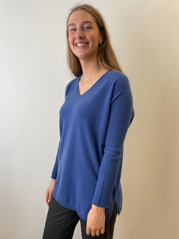 Atlantis Blue Relaxed V-Neck Cashmere Jumper | Esthēme Cachemire