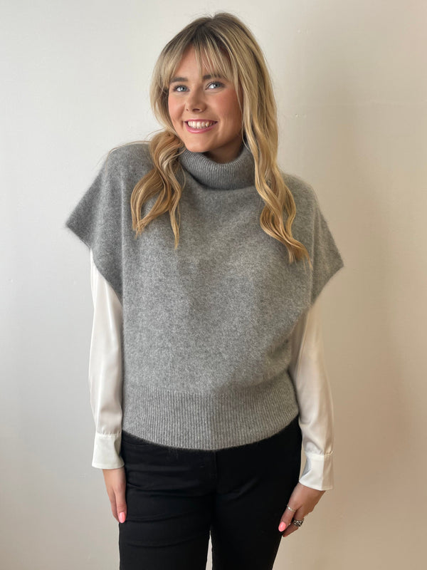Grey Racoon Sleevless Polo Neck Jumper | Esthēme Cachemire