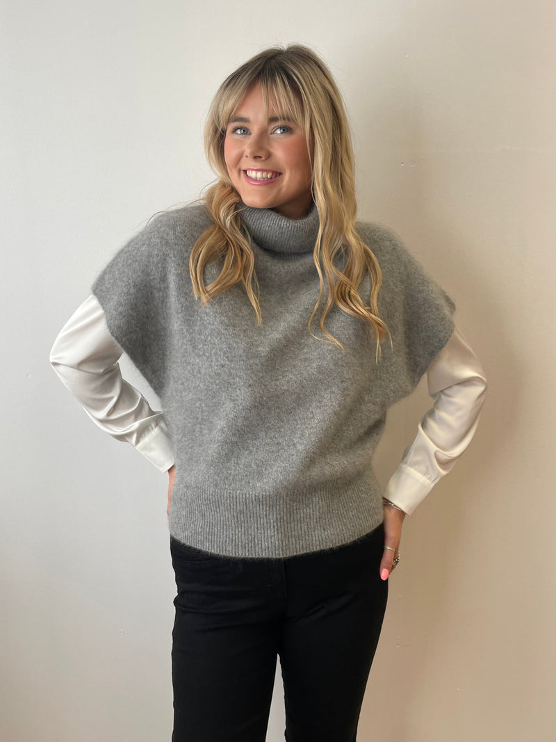 Grey Racoon Sleevless Polo Neck Jumper | Esthēme Cachemire