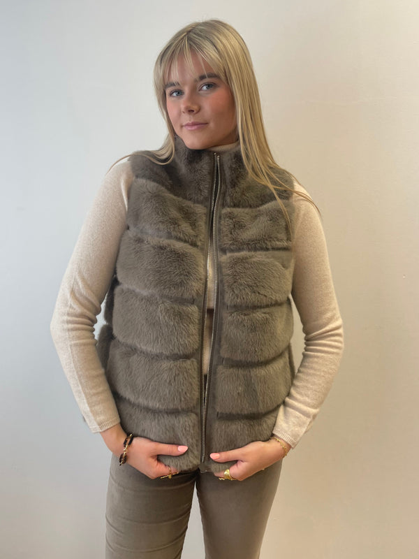 Faux Fur Gilet in Toast | Esthēme Cachemire