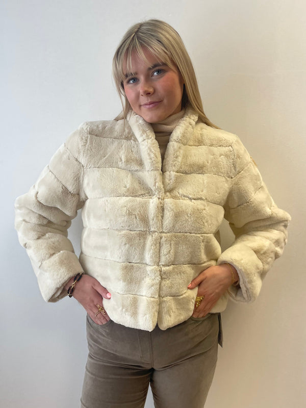 Carpazi Cream Faux Fur | EMME