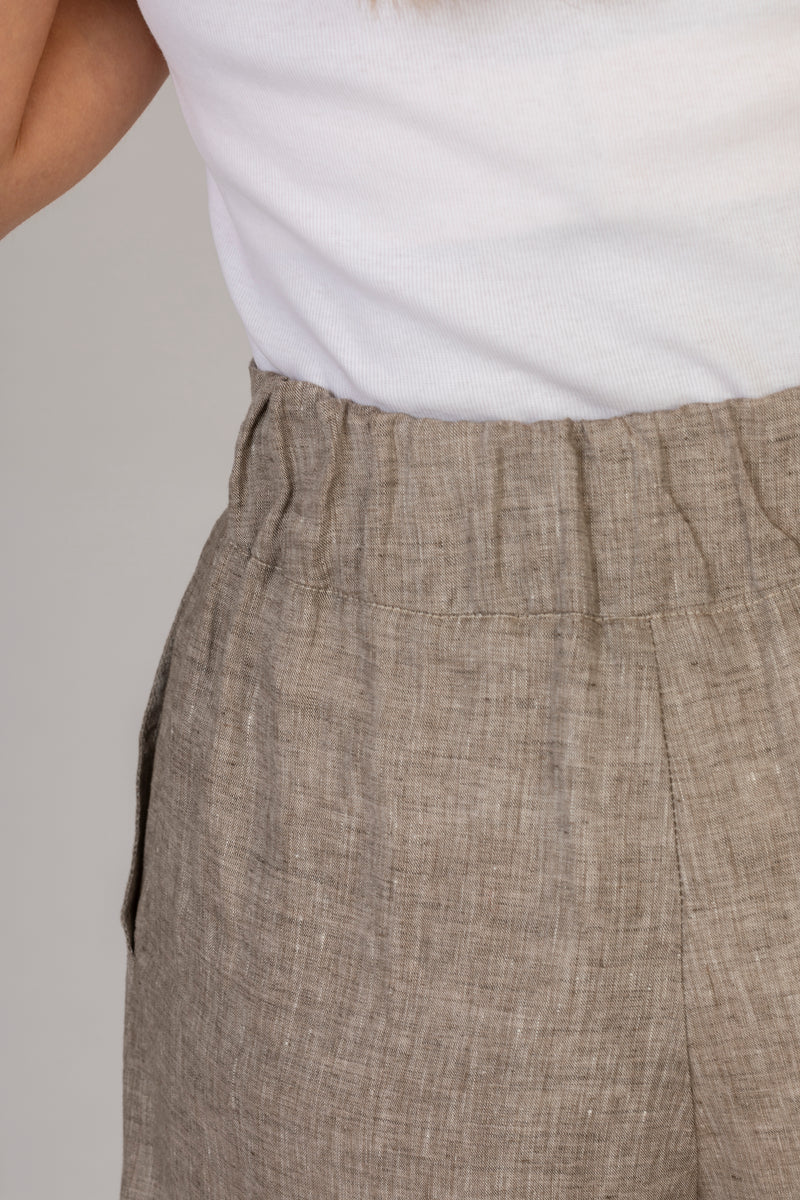 The Donna Linen Shorts in Natural | Sartoria Saracena