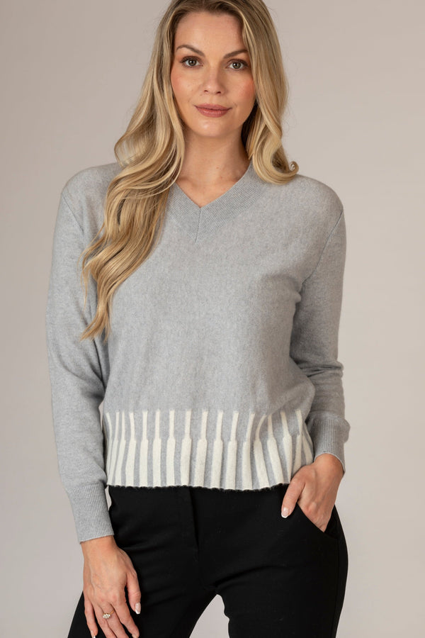 Grey Cashmere V-Neck Jumper with Cream Trim | Esthēme Cachemire