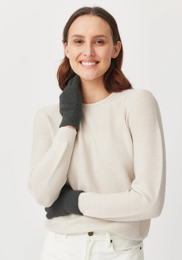 Cosy Gloves in Basalt | Untouched World