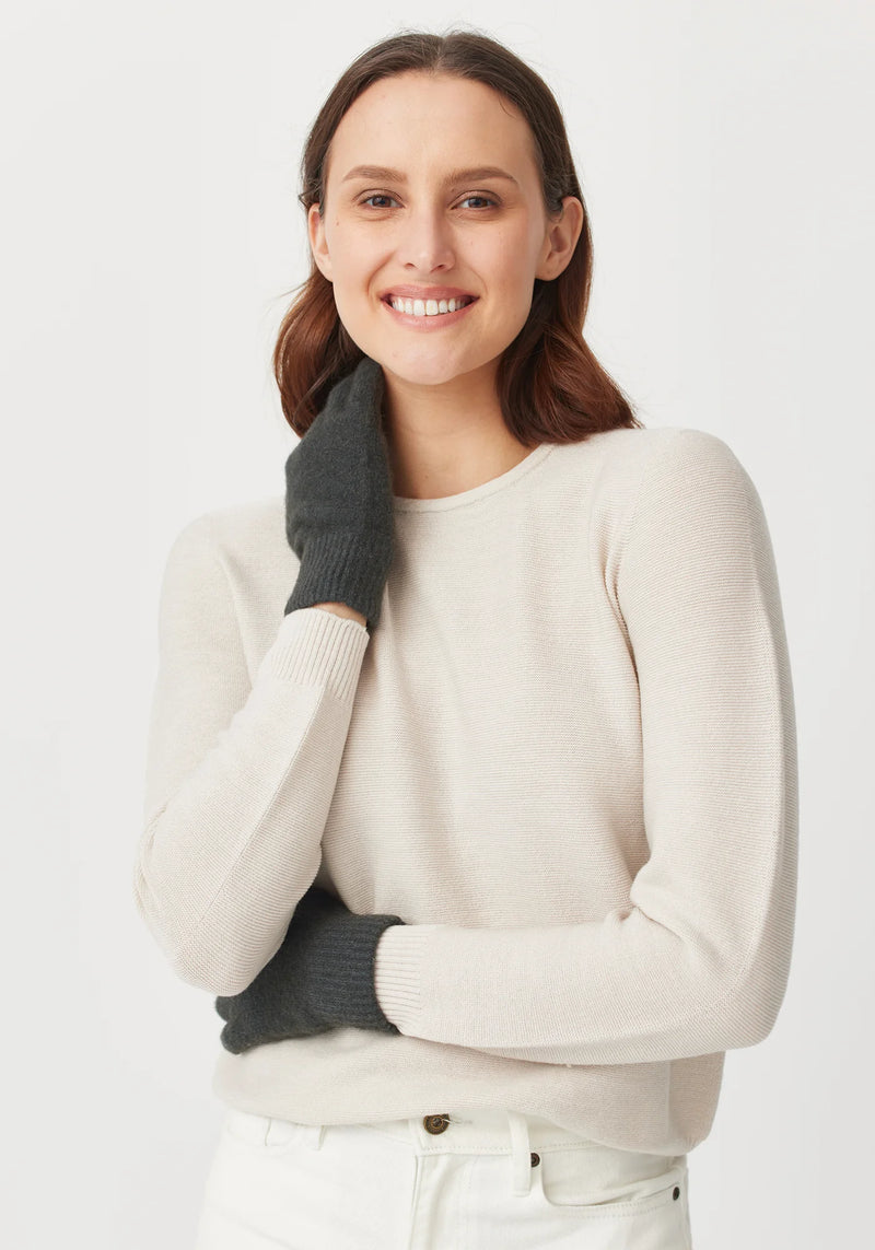 Cosy Gloves in Basalt | Untouched World