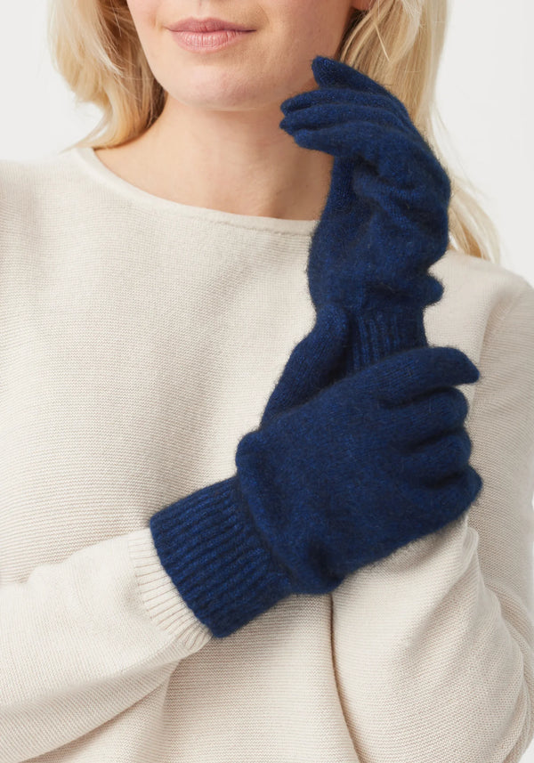 Cosy Gloves in Zephyr | Untouched World