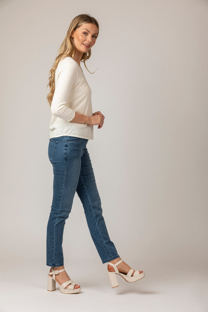 Cream V-Neck Cotton Jumper with 3/4 Sleeves | Esthēme Cachemire | Side Profile of Model | Sarah Thomson Melrose